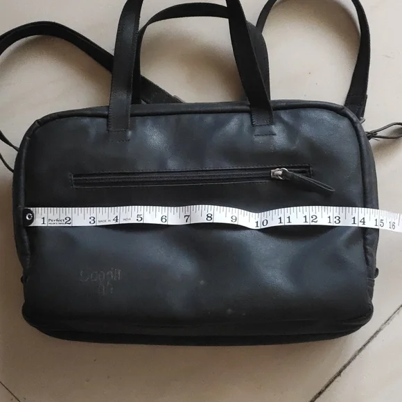 Baggit office/laptop bag - Picture 3 of 9